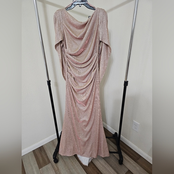 Women's clothing (A246) - Picture 4 of 10